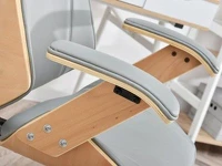 Ekskluzywny fotel biurowy drewniany dla prezesa FRANK bukowo szary - miekkie podłokietniki