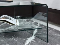 Szklany stolik gięty BERYL XL TRANSPARENTNY z półką - charakterystyczne detale
