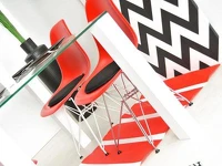 Nowoczesne krzesło MPC ROD czerwone - aranżacja ze stołem ARES WOOD 1.
