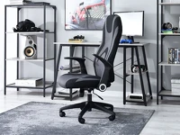 Fotel biurowy SOLID CZARNO-GRAFITOWY dla gracza - w aranżacji z biurkiem REDA i regałami OTTO